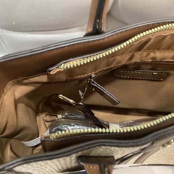 Brown and Beige Hand Bag with Shoulder Strap - Picture 5 of 8